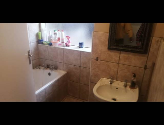 2 BEDROOM FLAT SOLD IN ELANDSHEUWEL